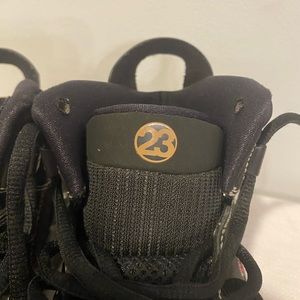 Air Jordan Shoes Black and Red Youth Size 5Y DM1159-003